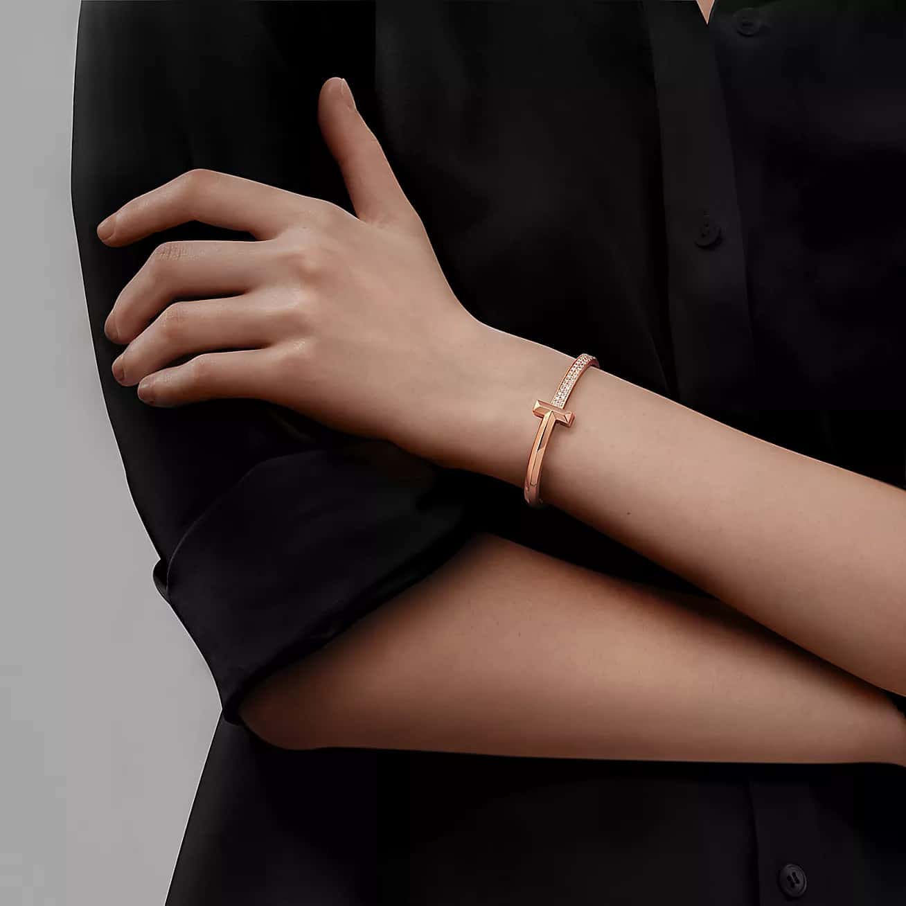 lac-tiffany-t1-wide-diamond-hinged-bangle-6.jpg