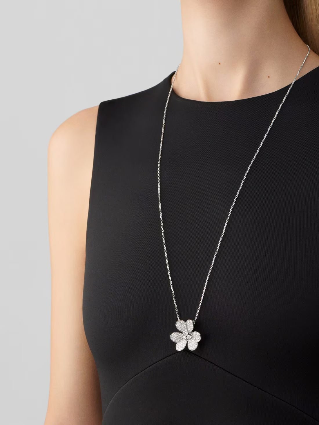 M_t-day-chuy_n-Van-Cleef-_-Arpels-Frivole-clip-m_u-r_t-l_n-full-kim-c_ng_-129290155